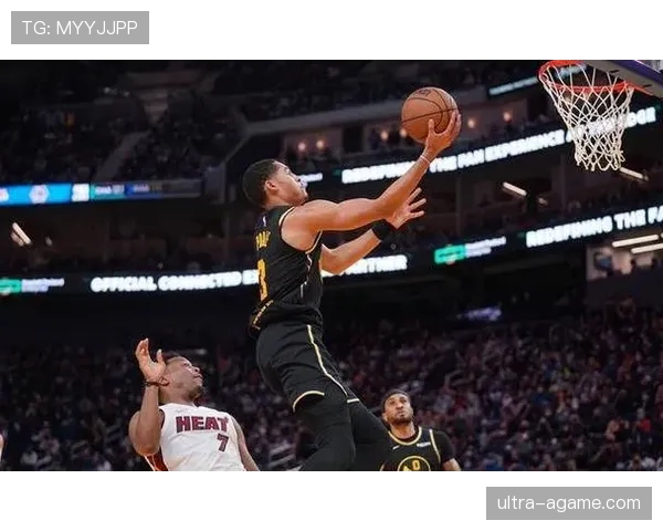 格林挡拆制造空位，较上赛季三分更高效