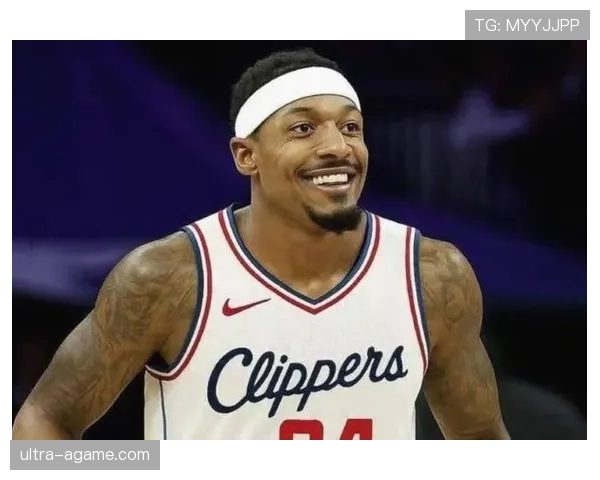 布拉德利·比尔突破制造防守错位 提升球队关键时刻得分效率