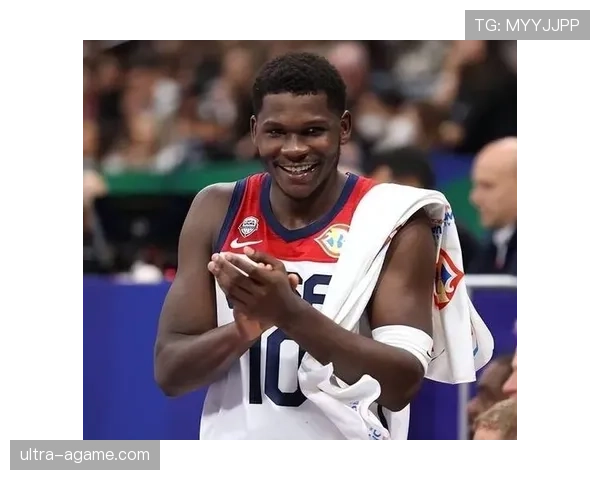 爱德华兹挡拆突破制造错位提速，三分效率明显提升